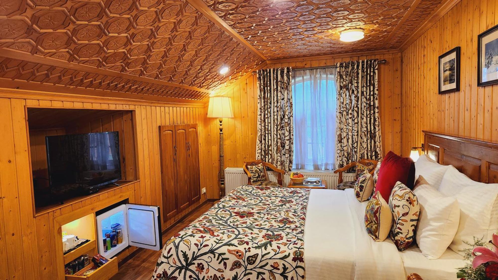Shaw Inn By Stay Pattern Gulmarg Exterior photo
