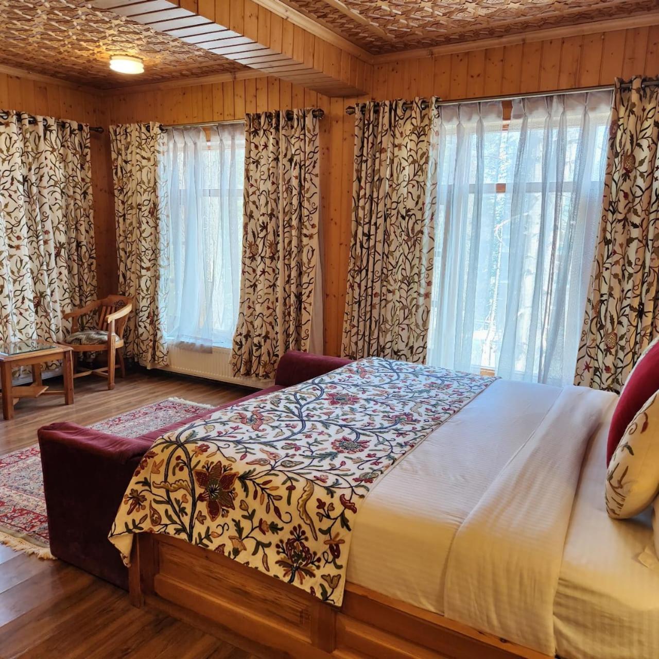 Shaw Inn By Stay Pattern Gulmarg Exterior photo
